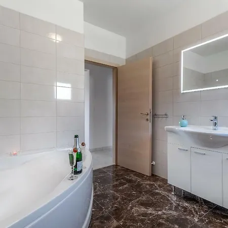 New Luxury Salona